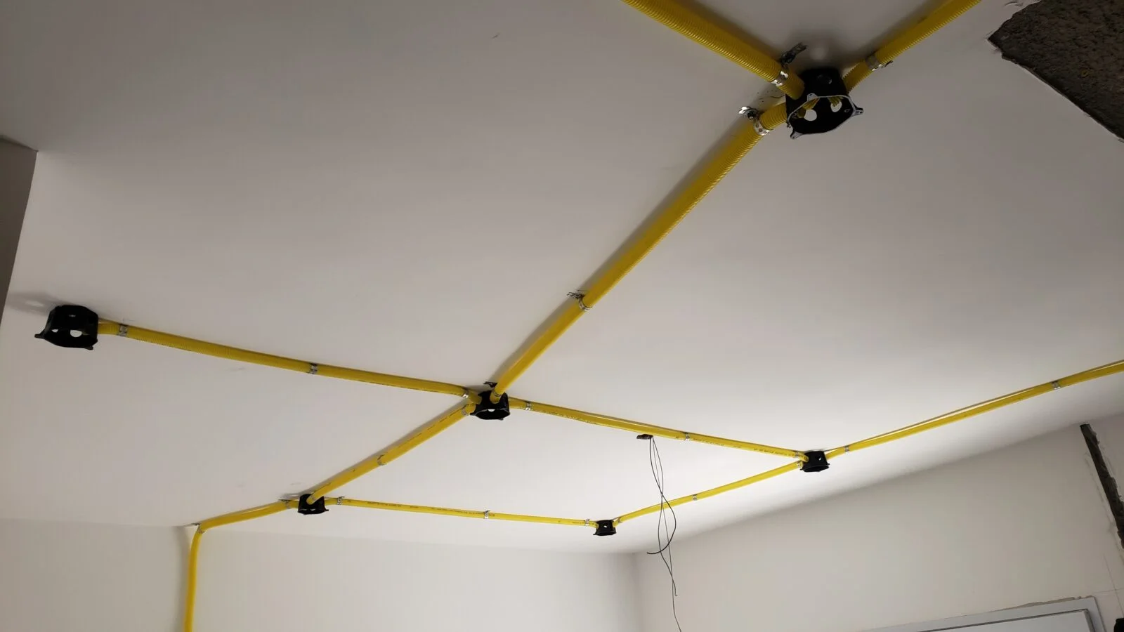INSTALAÇÃO DE INFRAESTRUTURA DE ELÉTRICA - SOS REFORMAS E REPAROS