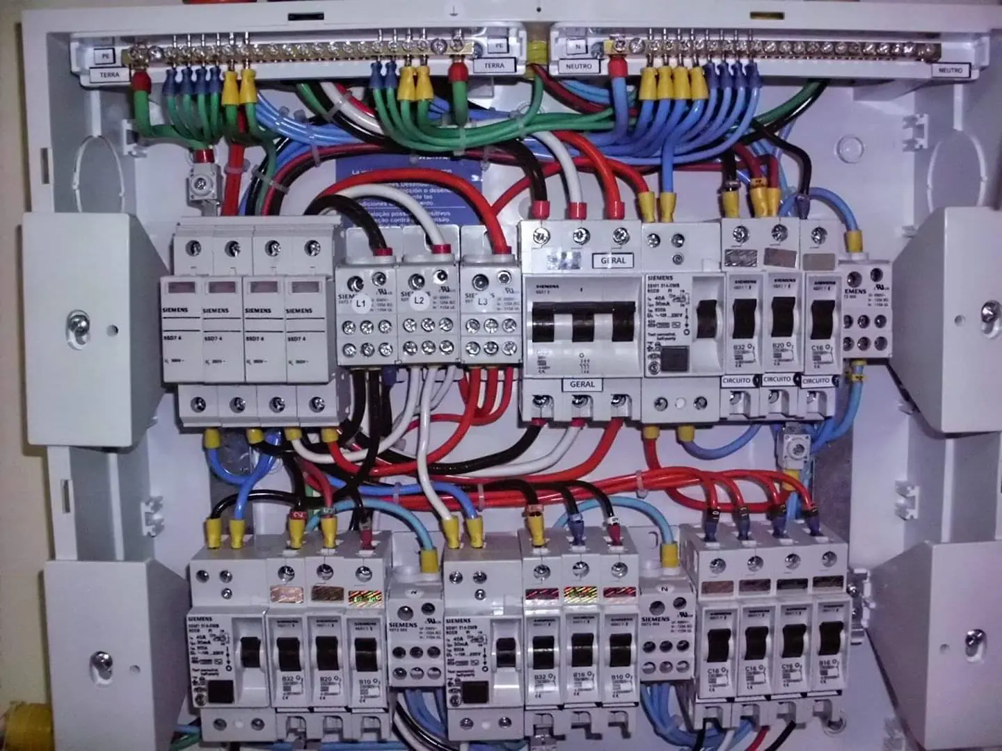 Reformas e Reparos - SOS Soluções Montagem e Manutenção de Quadro de Distribuição Elétrica