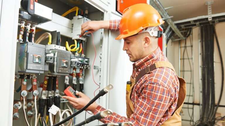 Como Se Tornar um Eletricista Residencial Autônomo