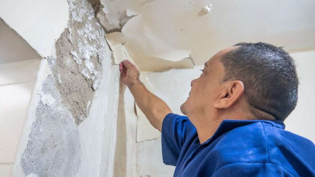 pedreiro especializado em infiltrações