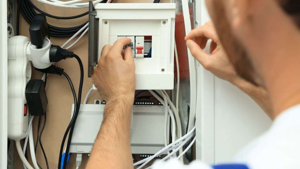 Eletricista em Santo Amaro: Qual Preço da Diária? Eletricista em Santo Amaro