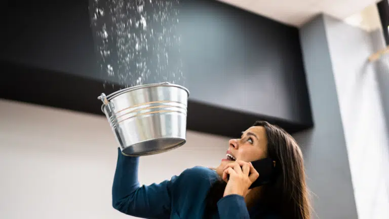 conserto de telhado com vazamento