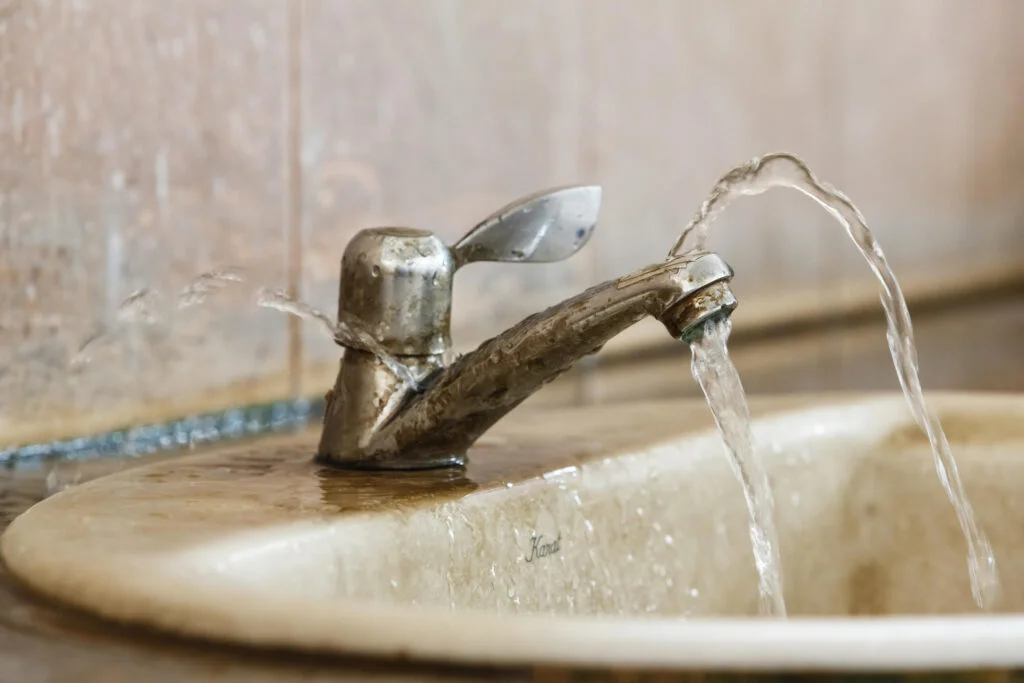 vazamento de agua em torneira