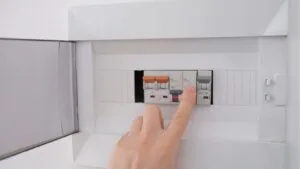 eletricista para disjuntor que desarma com frequência