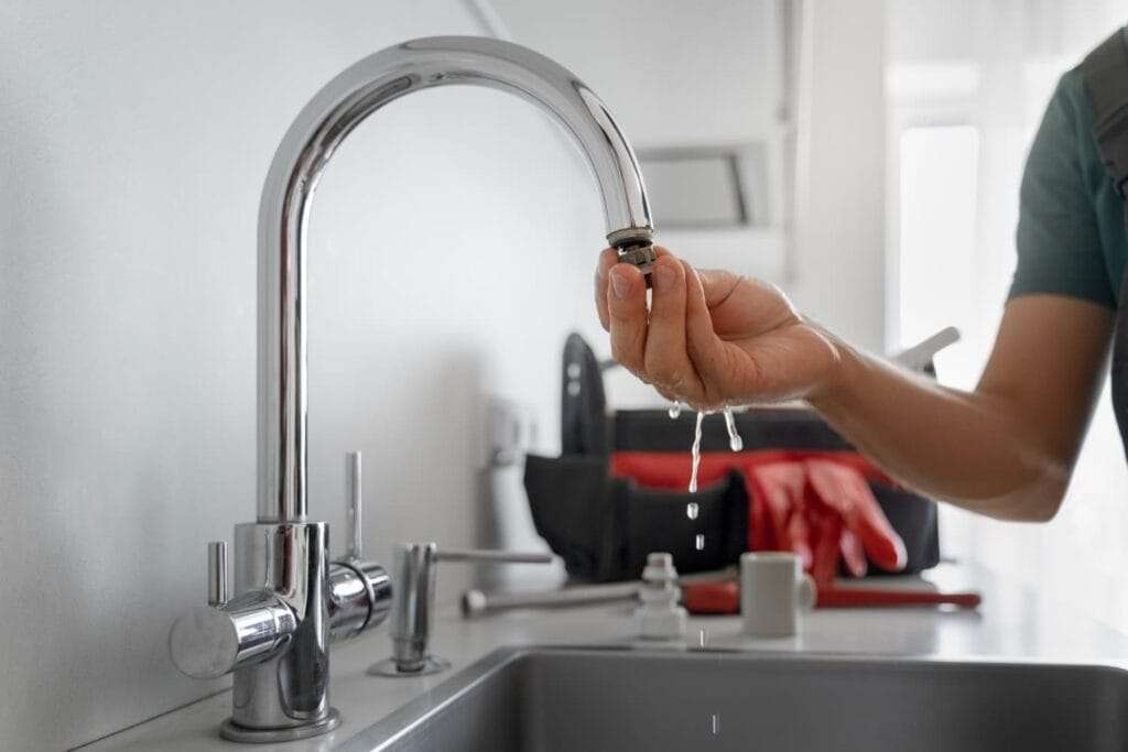 Conserto de Torneira: Guia Prático para Fazer em Casa Conserto de Torneira: Guia Prático para Fazer em Casa