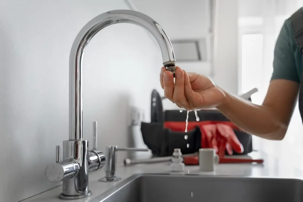 Conserto de Torneira: Guia Prático para Fazer em Casa Conserto de Torneira: Guia Prático para Fazer em Casa