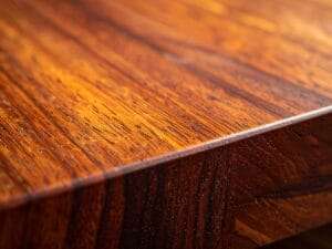 Reformas e Reparos - SOS Soluções aplicacao de verniz em madeira