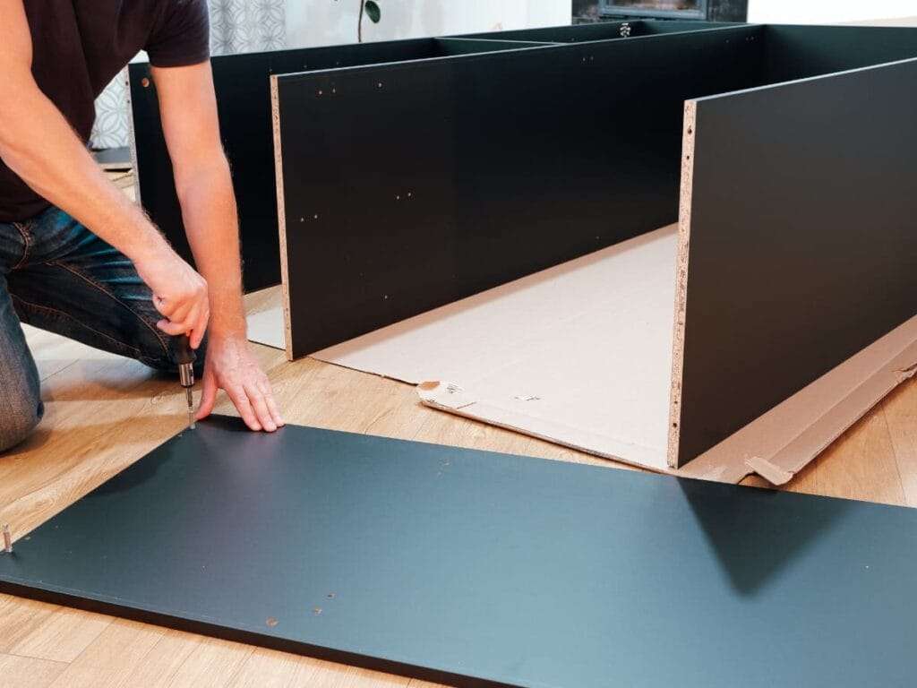 Como funciona o serviço de desmontagem de móveis antigos