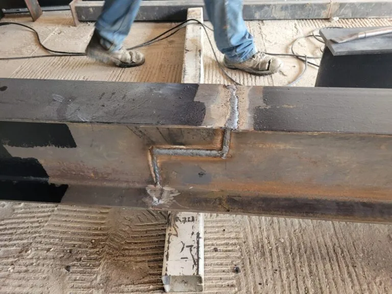 Serralheiro em São Paulo serviço de serralheiro mostrando pequenos reparos de serralheria em são paulo